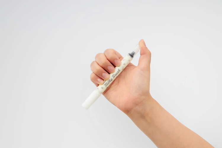 pisak-do-kaligrafii-pedzelkowy-Pentel-Milky-brush-white-XGFH-PWX.webp
