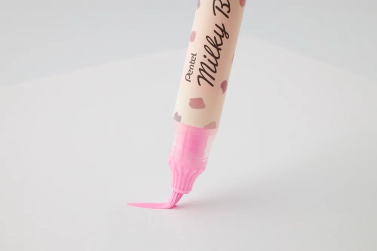 pisak-do-kaligrafii-pedzelkowy-Pentel-Milky-brush-rozowy.webp