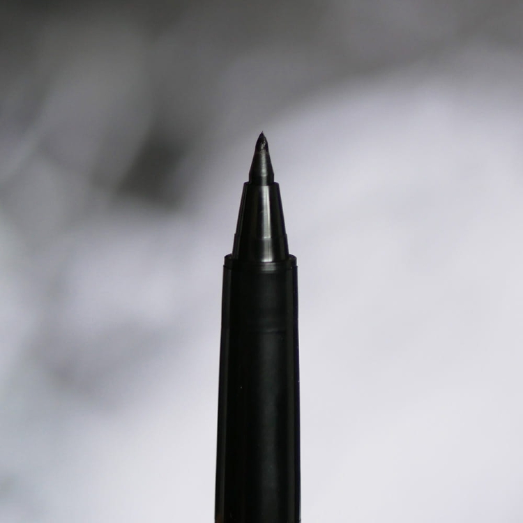 Kuretake_Fude_Hoso_Taku_no7_DH150-7B_tip.jpg