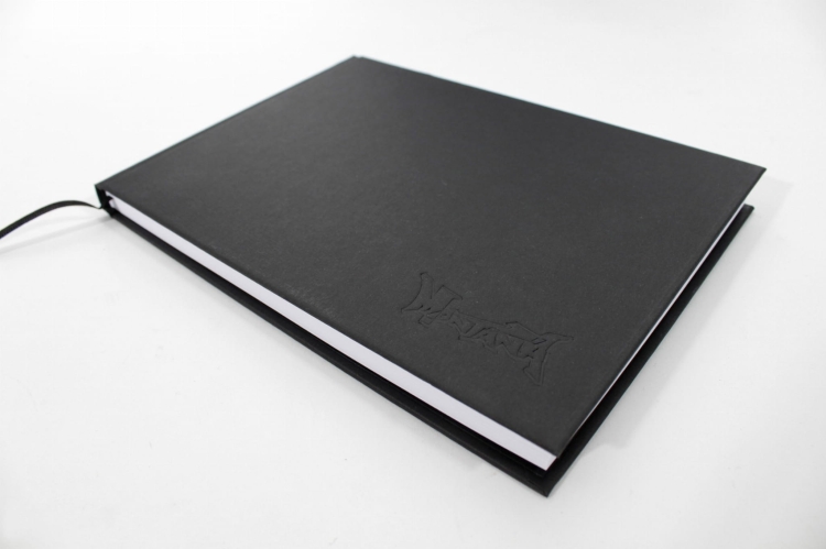 BOOK_MON_31X22_HOCH_Detail-01.jpeg