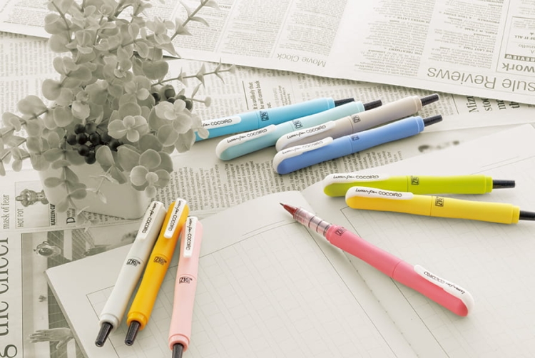 Cocoiro Letter Pen na stole.jpg